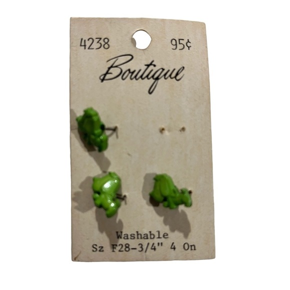 Vintage Set of 7 Boutique Washable Green Hound Dog Buttons Size F28 3/4” NOS - Picture 2 of 4